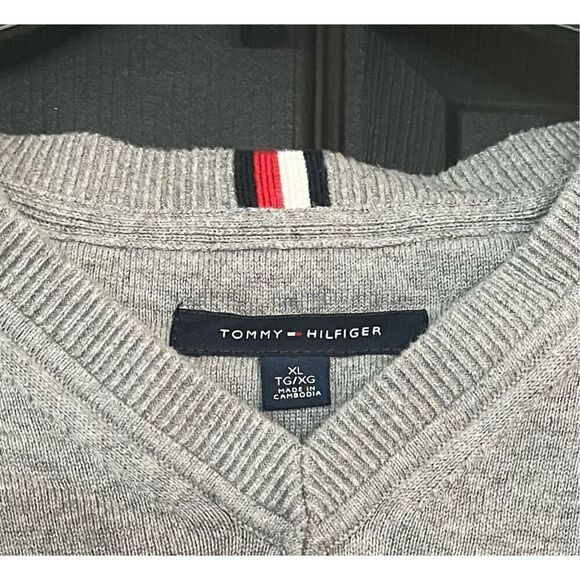 TOMMY HILFIGER Men's Iconic Cotton V-Neck Pullover Sweater 2024 Collection - Picture 5 of 5